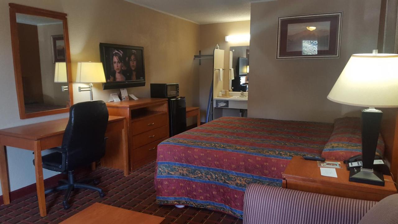Scottish Inn Knoxville Bagian luar foto